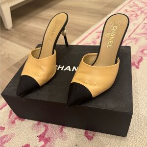 CHANEL Women's Beige and Black Heels